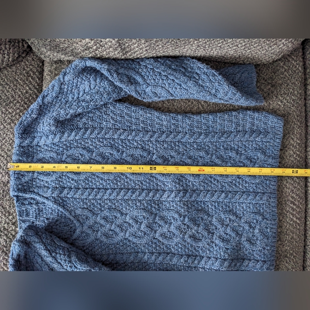 Vintage Chunky Blue Cable Knit 100% Wool Sweater - Made in England - Picture 8 of 10